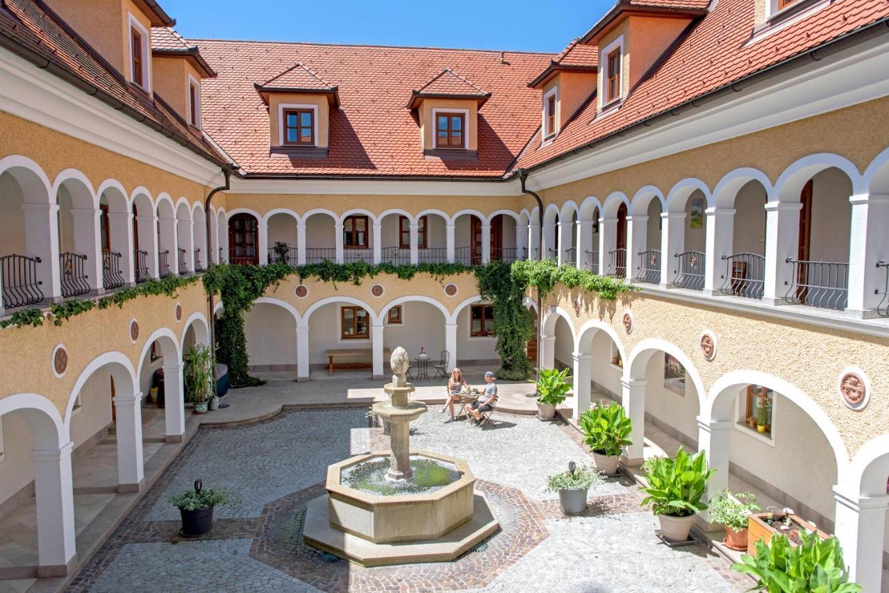 Almtalhotel Appartements In Pettenbach Exterior photo