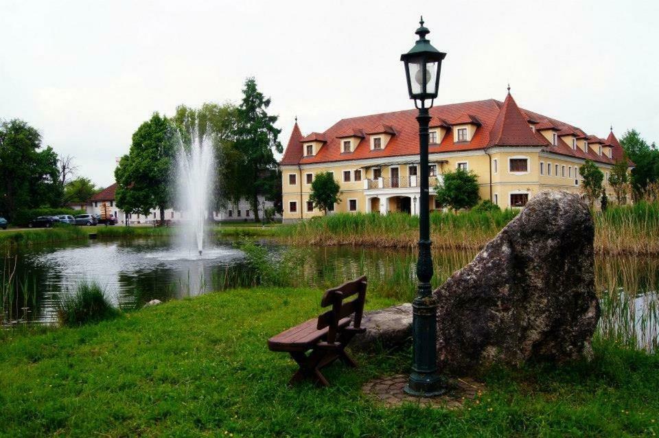Almtalhotel Appartements In Pettenbach Exterior photo