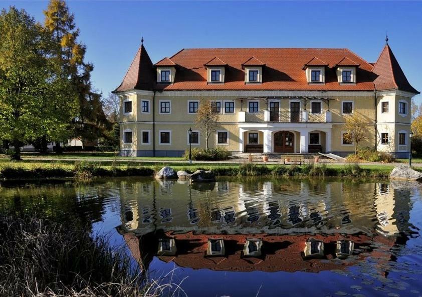Almtalhotel Appartements In Pettenbach Exterior photo