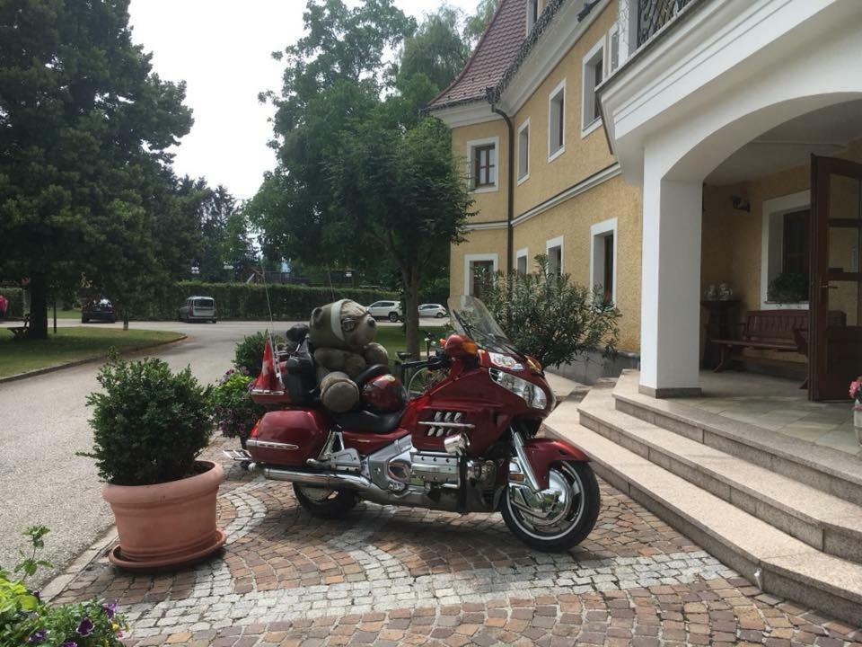 Almtalhotel Appartements In Pettenbach Exterior photo