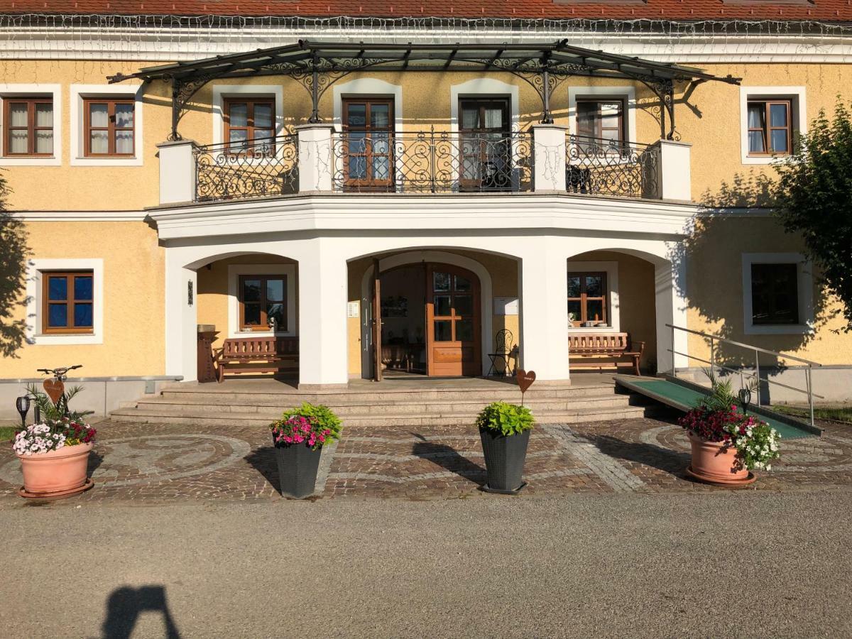 Almtalhotel Appartements In Pettenbach Exterior photo